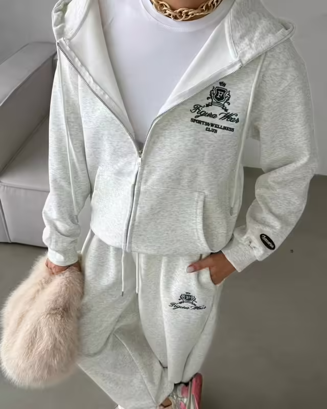 Фабричные женские костюмы