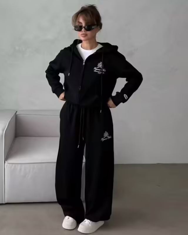 Фабричные женские костюмы