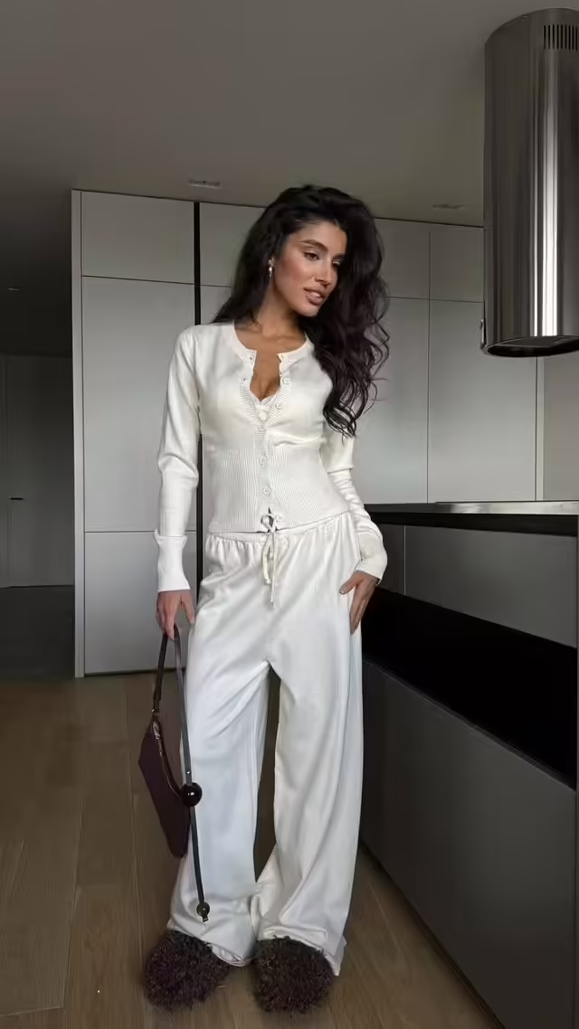 Прямые милые женские костюмы двойки на каждый день