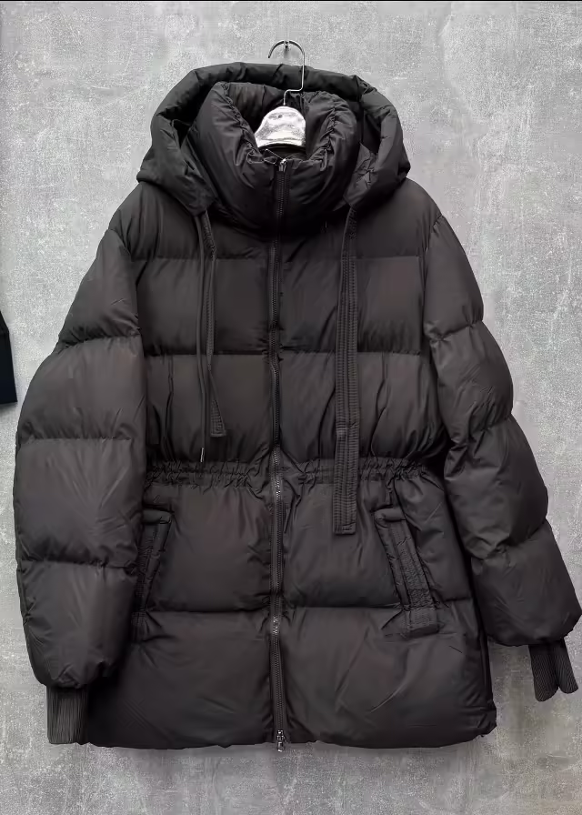 Стильные женские куртки с капюшоном