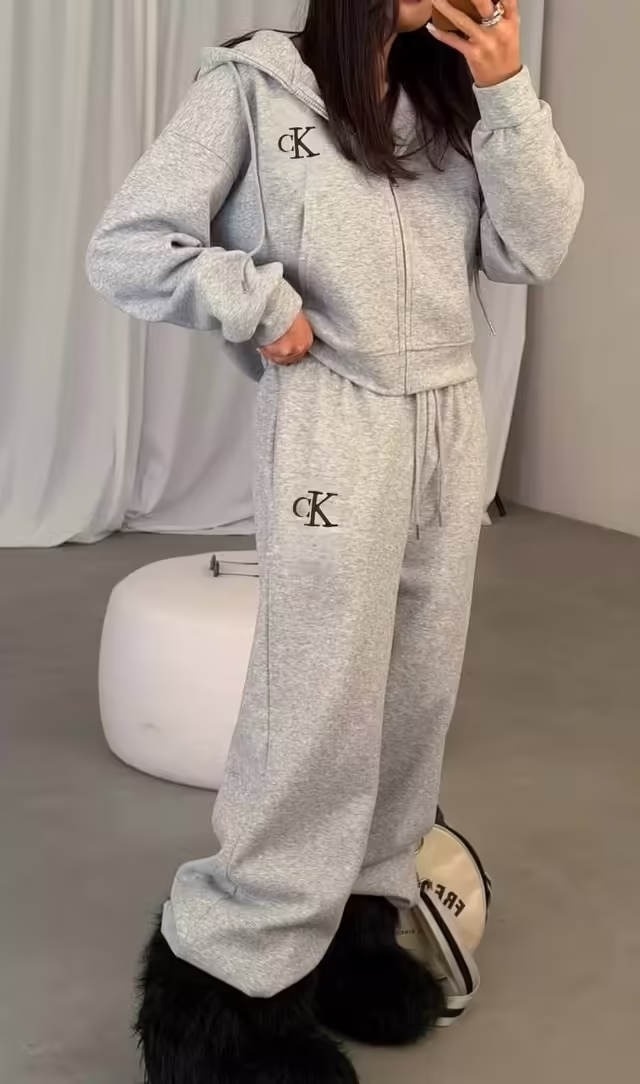Женственные тёплые удобные стильные женские костюмы с начёсом