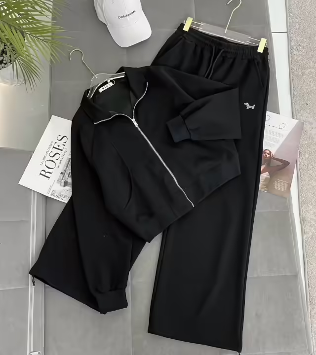 Спортивные удобные женские костюмы