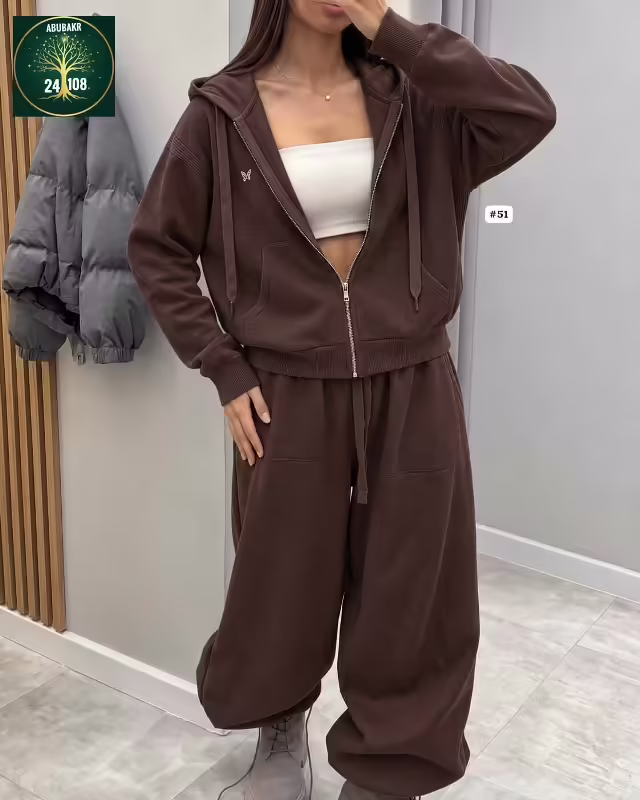 Стильные женские костюмы