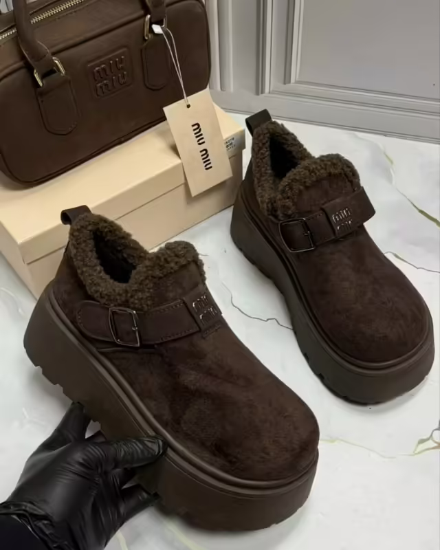 Замшевые женские угги