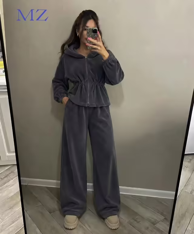 Спортивные женские костюмы