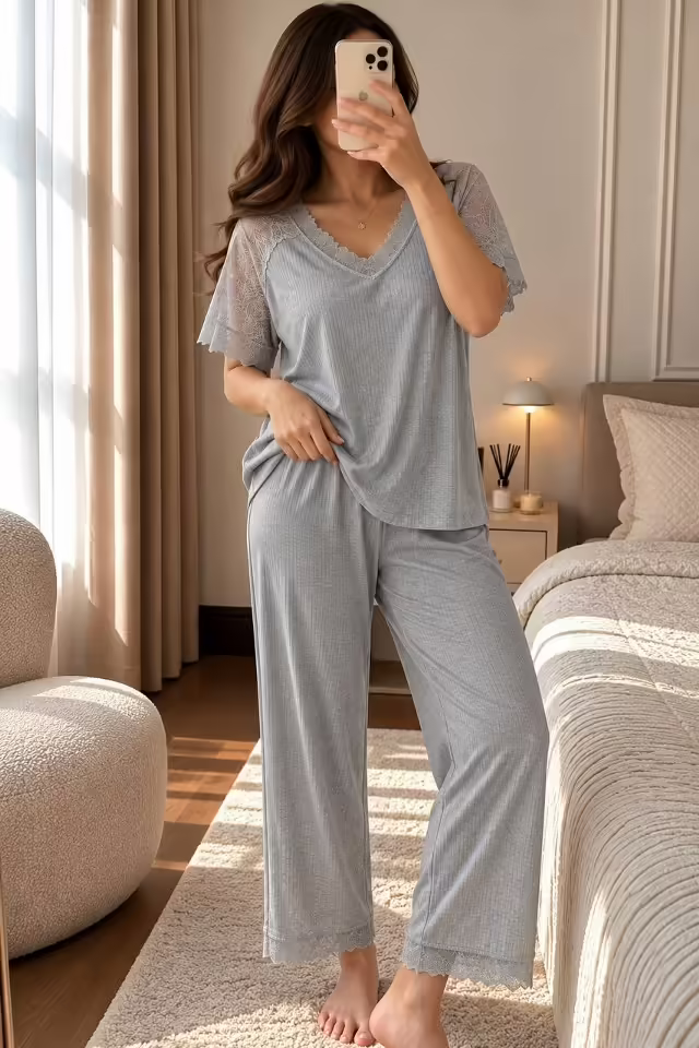 Нежные женские пижамы с кружевом