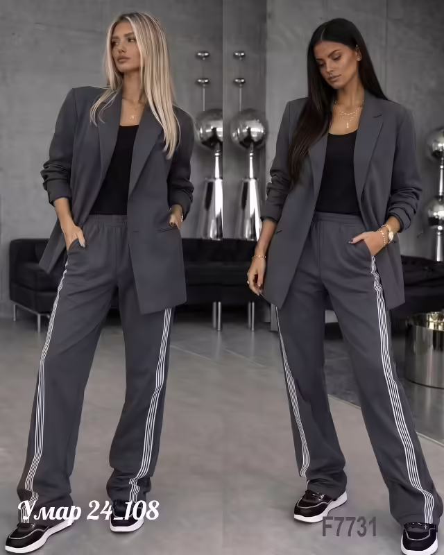 Спортивные стильные женские костюмы. фото 2