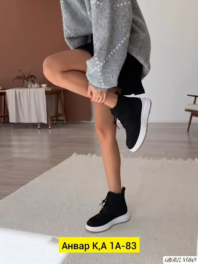Замшевые женские кроссовки