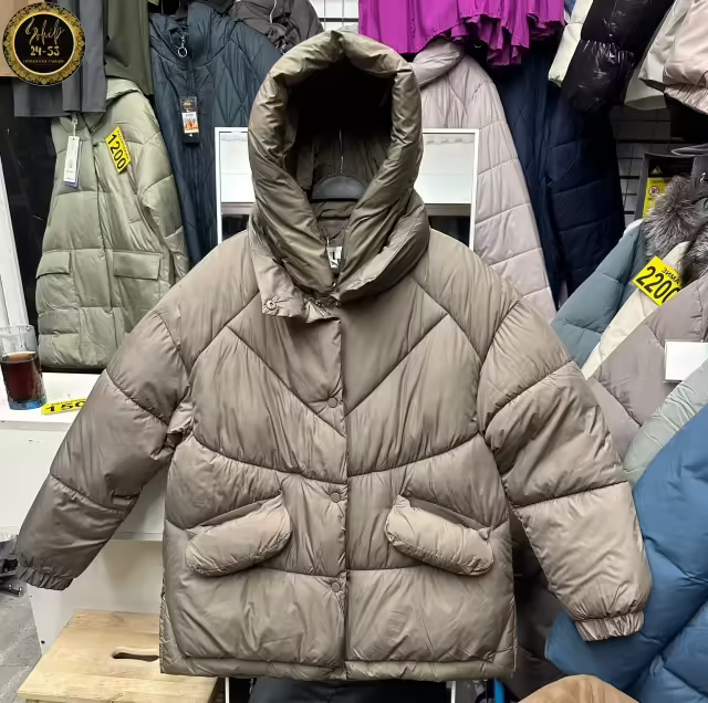 Фабричные объемные отличные красивые свободные удобные модные стильные женские пуховики с капюшоном оверсайз на каждый день