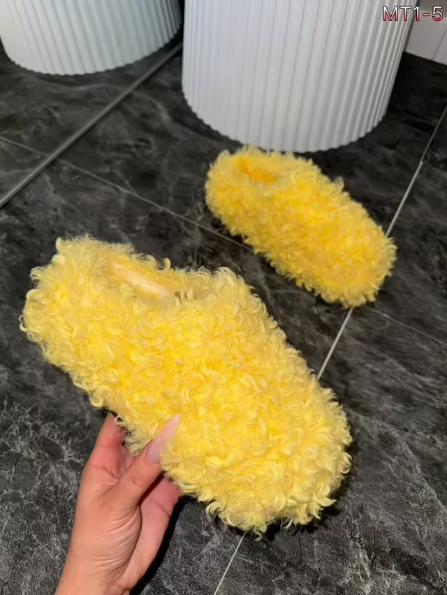 Женские тапочки