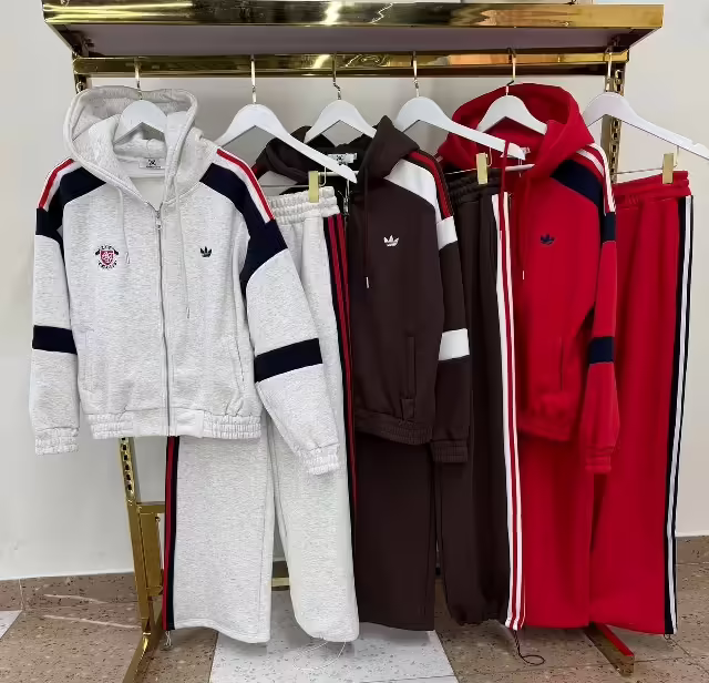 Спортивные женские брюки с капюшоном