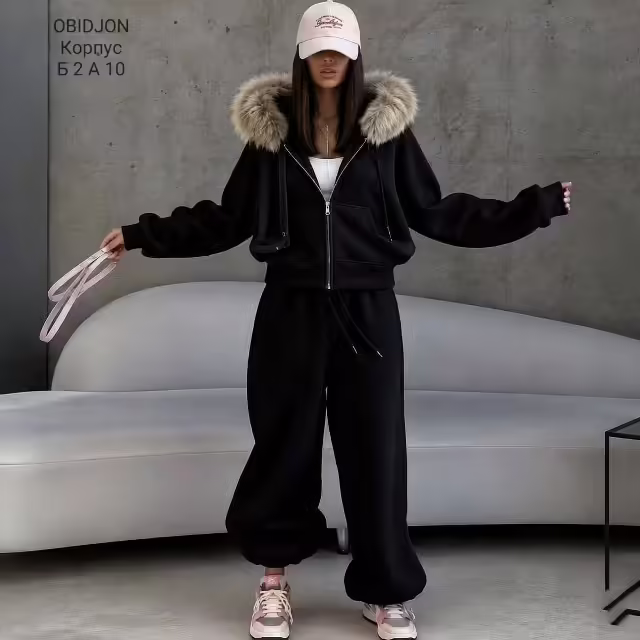Спортивные женские костюмы с капюшоном с мехом