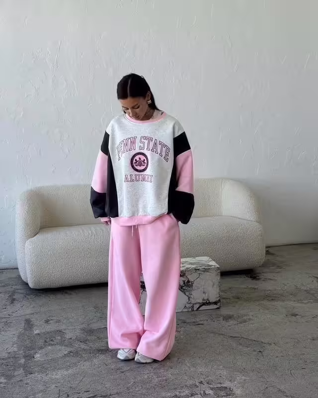 Спортивные женские костюмы